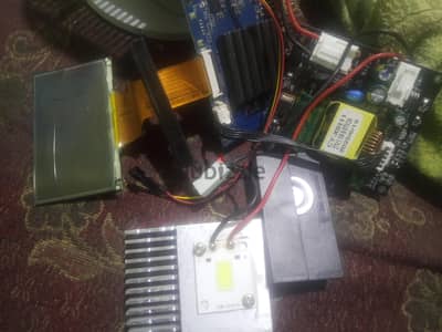 للبيع بوردة بروجكتر hy300 و