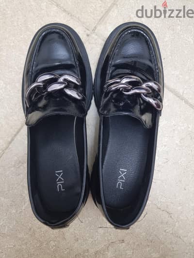 black loafers PIXI