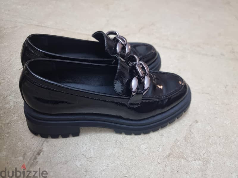 black loafers PIXI 1