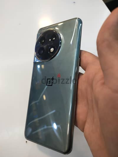 one plus 11 ١ بلس