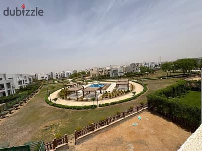 فيلا Stand-alone مميزه Overlooking a large green
