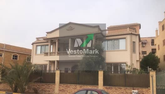 230 sqm apartment for sale in Obour City's Fifth District, Samira Moussa Main Street. 2 bedrooms, 2 bathrooms, large reception, kitchen, 2 balconies. !