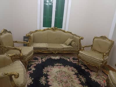 صالون للبيع