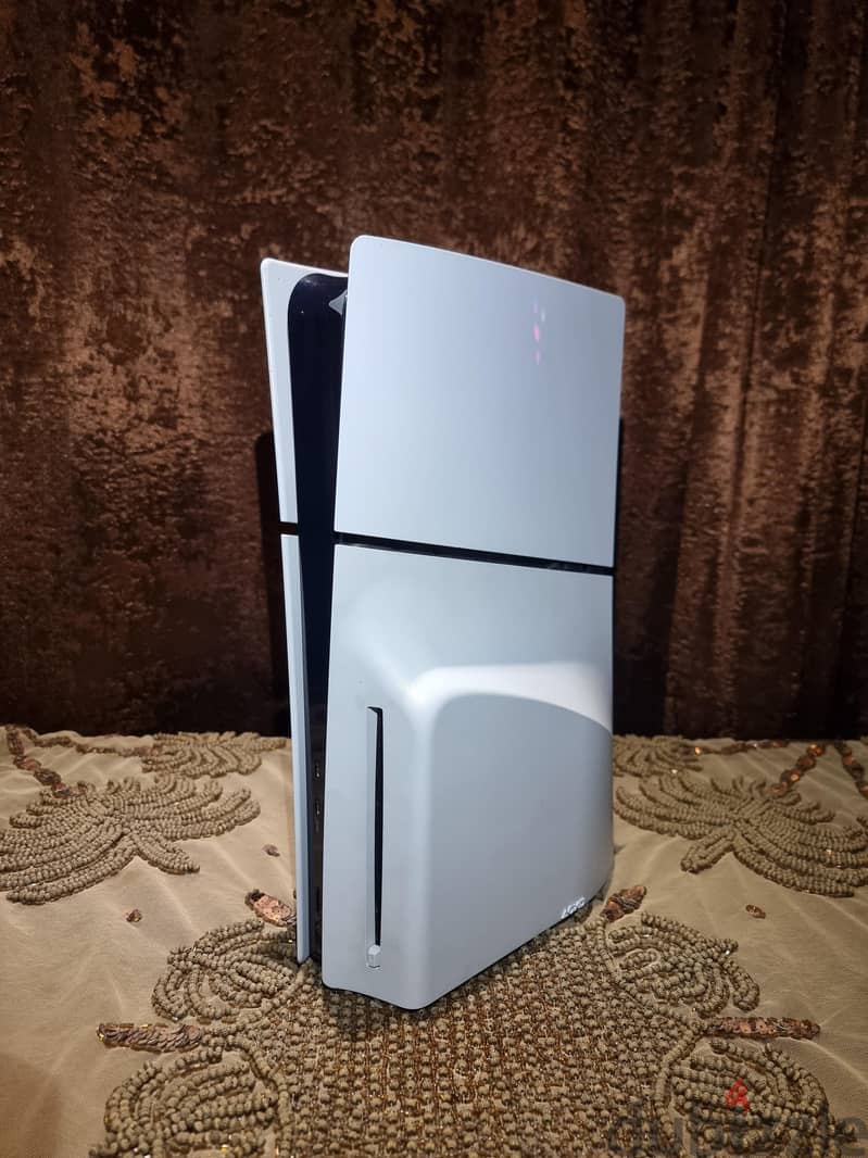 Ps5 Slim CD + 2 Controllers 1