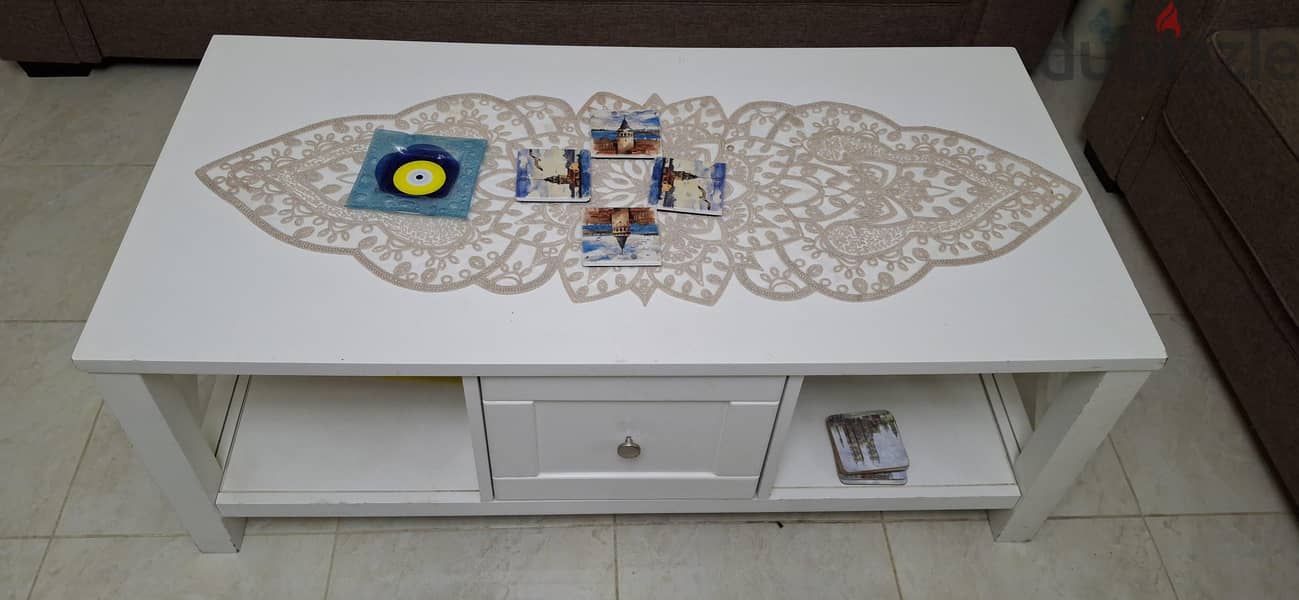 4 seater sofa and central table 2