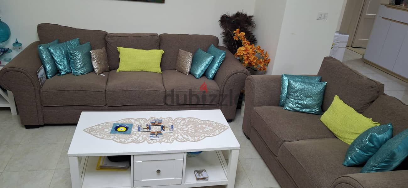 4 seater sofa and central table 3
