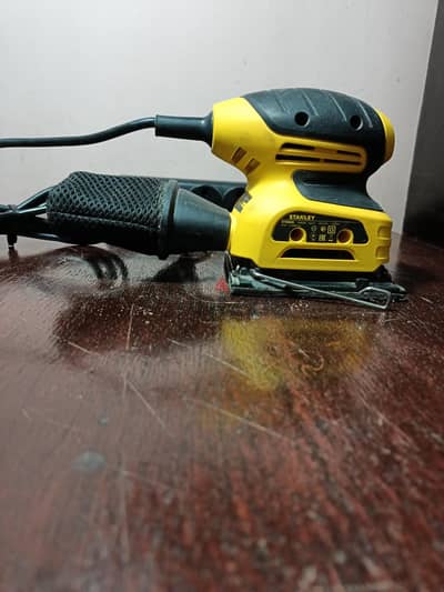 صنفرة  ترددية Stanley 220watt