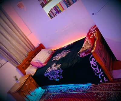 سرير 120  خشب زان  + بالملل بتاعته + ومعه كمان مرتبه قطن  بسعر  مناسب.