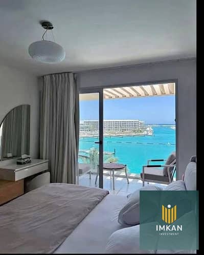 Hotel-style chalet for sale in Mazarine, New Alamein, with a 5% down payment and a 12-year installment plan. Located by the sea, it offers views of th
