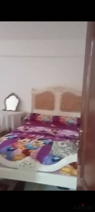 Furnished apartment for annual rent for a family, groom, or company 2 bedrooms, reception two pieces, kitchen, bathroom, fifth floor, upper, very comfortable stairs in Alexandria, Al-Agami, kilo 21, first entrance, October, before the gate, in a very distinguished location.