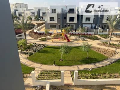 Ready to move resale villa with landscape view, below market price by EGP 1 million, 4 bedrooms, for sale in Hyde Park New Cairo, Fifth Settlement Ready to move resale villa with landscape view, below market price by EGP 1 million, 4 bedrooms, for sale in Hyde Park New Cairo, Fifth Settlement