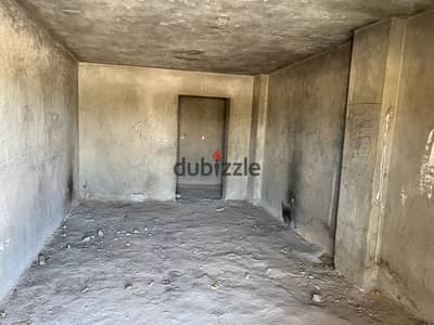 For sale: Al-Khomayel compound, third phase, with an area of 143 square meters, second floor, overlooking Division Street, 3 bedrooms, 2 bathrooms. For details, call 01101769818.