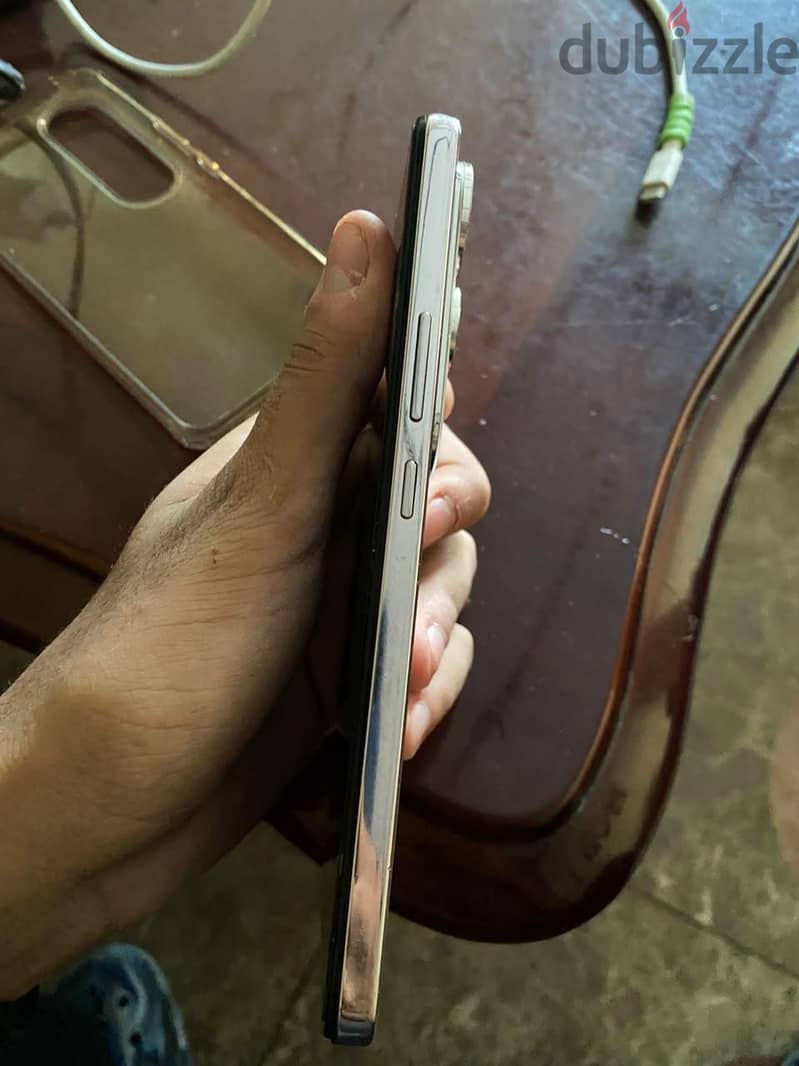 Vivo V50 1