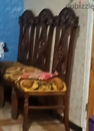 ترابيزة و ٨ كراسي