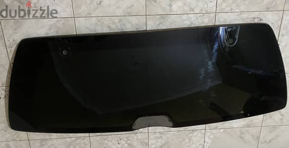 زجاج خلفي جيب شيروكي ٢٠٠٧ حالة جيدة جدا