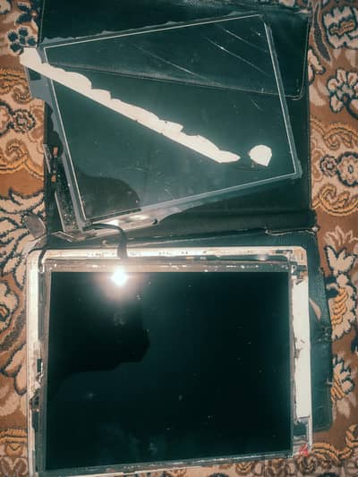 ايباد ٤ قطع غيار قابل للتفاوض