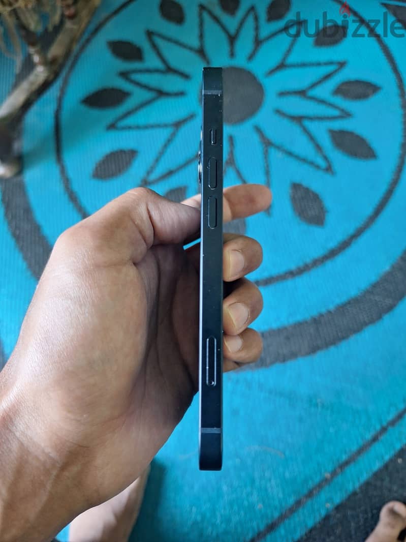 iPhone 13 4
