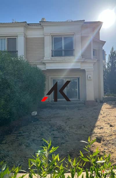 Town Corner villa For Sale in Mountain View Hyde Park - New Cairo