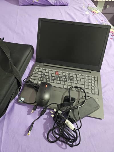 Lenovo V330-15IKB بحالة ممتازة  المواصفات