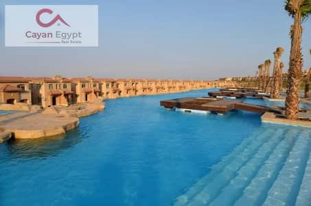 شاليه أرضي بحديقة 130م بفيو بحر ولاجون في تلال السخنة (تقسيط 12 سنة)
