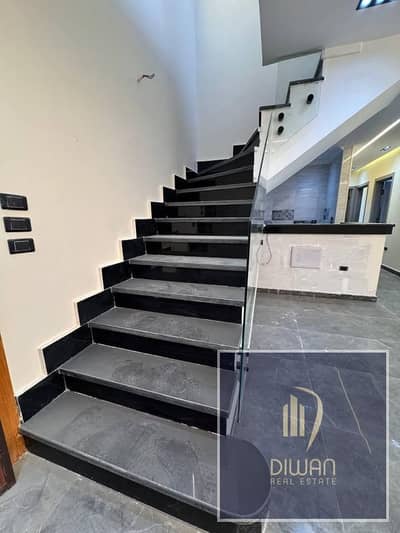 Townhouse Villa for sale in The Crest compound—Next to Hyde Park—directly overlooking South 90th Street and the Middle Ring Road, New cairo