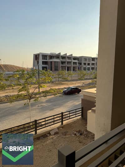 Unbeatable price: 196m² apartment + 120m² garden. Ready for immediate delivery, north-facing, with a landscape view—available now at the lowest price.