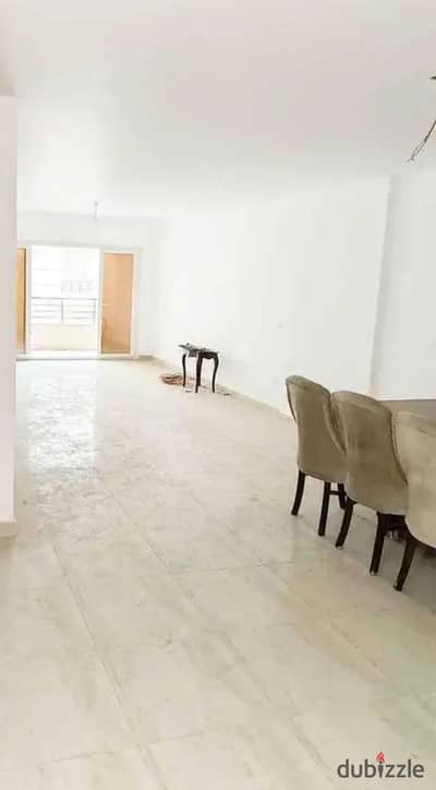 شقة 154 م للبيع بسموحة خطوات من جامعة فاروس