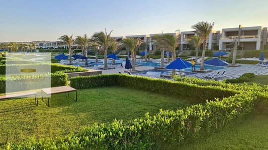 شاليه للبيع متشطب بالكامل باطلالة مفتوحة علي اللاجون مباشرة من كل الغرف في لافيستا راس الحكمة