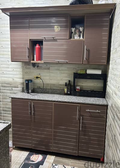 مطبخ قطعتين ١٥٠ سم بحالة ممتازه جدا للبيع