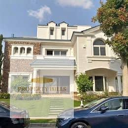 villa for Sale in Mountain View Hyde Park New Cairo Ready-to-move , just minutes away from the American University