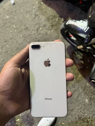آبل - آيفون 8 بلس