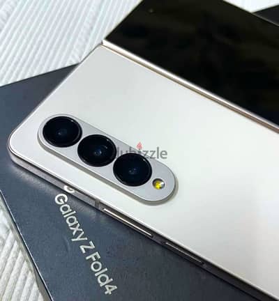 Samsung Galaxy Z Fold 4 256 ram 12 sim 2