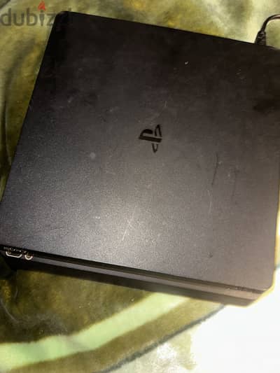 Playstation 4 slim / بلايستيشن ٤ سليم