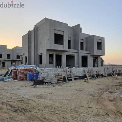 للبيع من المالك مباشر توين هاوس ليك ويست 3 بالشيخ زايد استلام 2026
