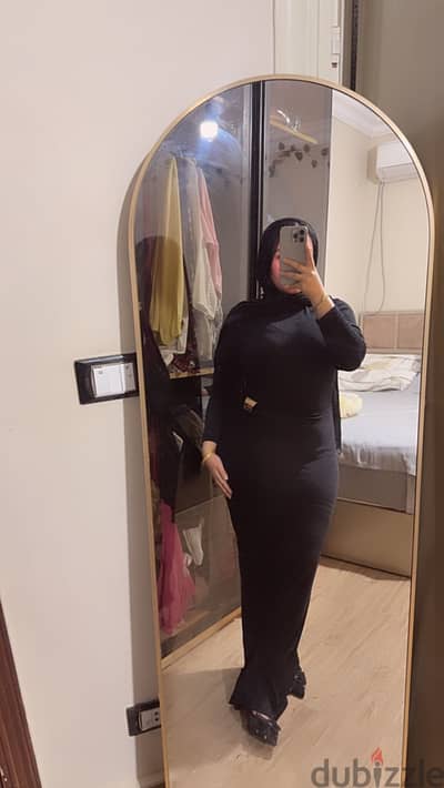 فستان باللون الأسود  سواريه مختلف وماتريال تحفه
