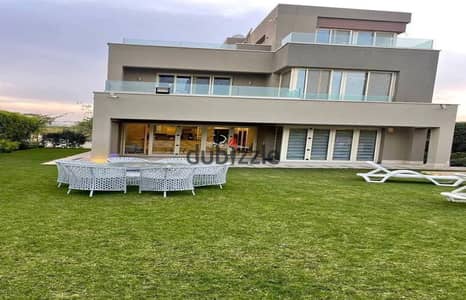 Twinhouse 1st row in Golf Views next to The Crown