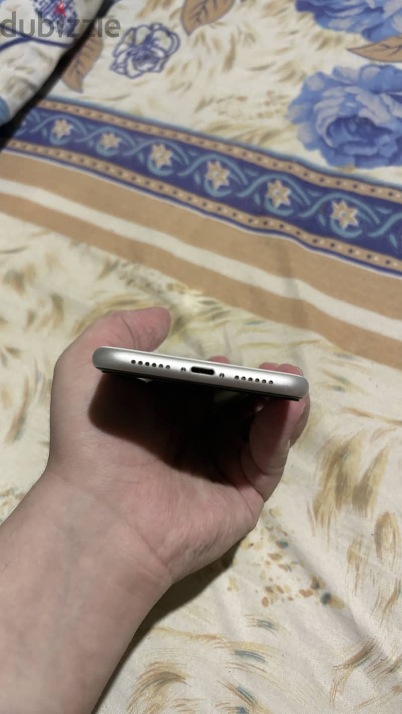 Apple - iPhone XR 5