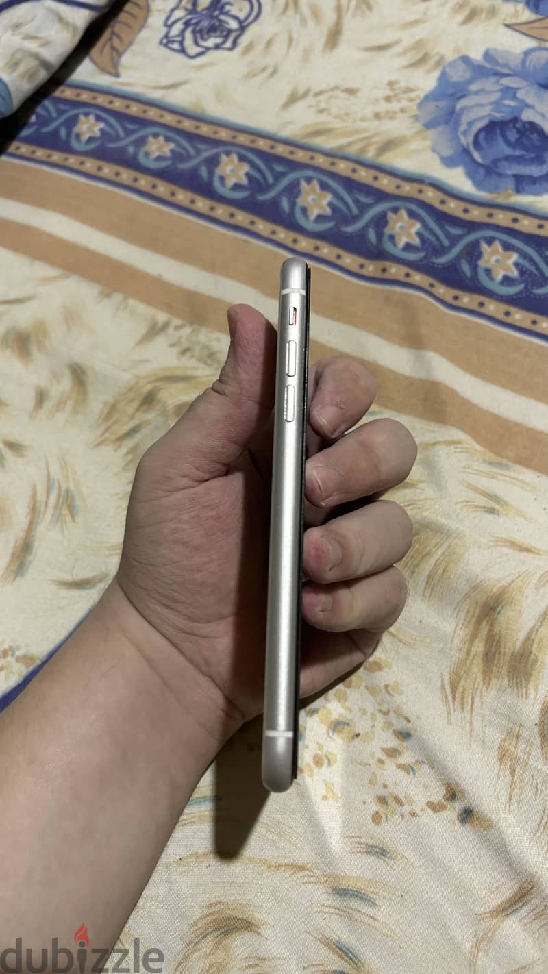 Apple - iPhone XR 7