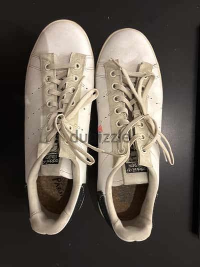 Selling my 100% original Adidas Stan Smith sneakers.