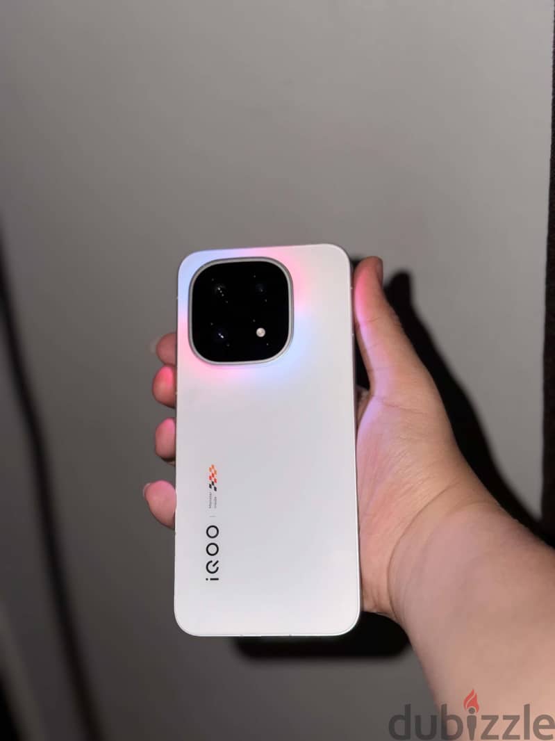 Vivo IQOO 15 4