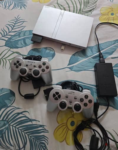 playstation 2 silver معدل فلاشه مليان العاب