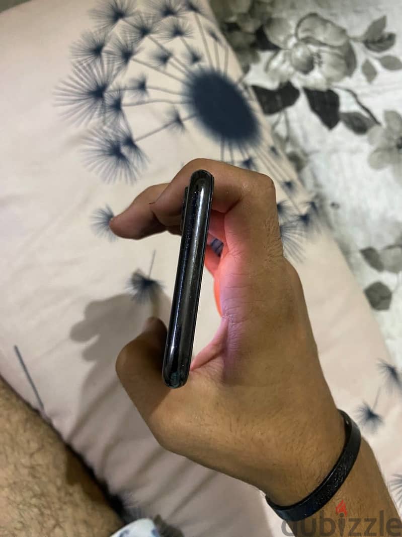 Apple - iPhone X 4