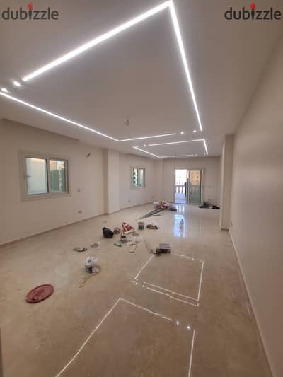 Apartment for rent residential in the Southern Lotus genuine income from the Ninety South minutes to transportation and services third floor front 3 bedrooms including a master room 3 baths reception 3 pieces internet gas and residential guard required 22