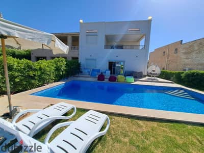 Villa for rent in Marina 4, second row by the sandy lake