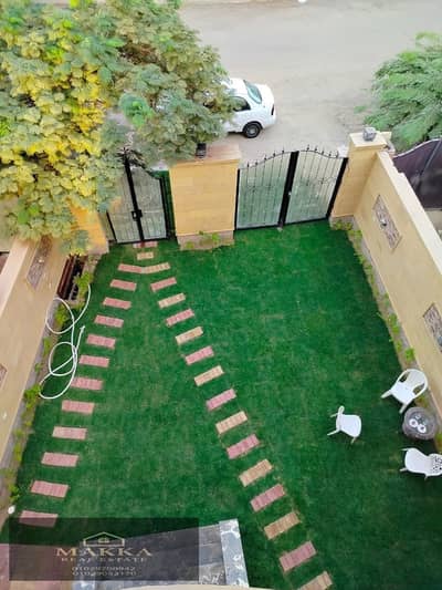 Villa for sale in the Armed Forces Compound, spanning 500 square meters. It comprises an ultra-luxuriously finished duplex (basement and ground floor)