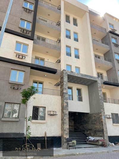 شقة للبيع فى سكن الشروق 3 غرف 2حمام ومطبخ وريسبشن دور رابع اسانسير شغال على طريق جمال عبد الناصر بجوار المولات والخدمات والمدارس ومتوفر مواصلات وملاعب