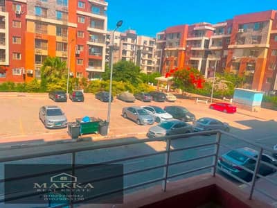 شقة مفروشة للاايجار فى دار مصر الشروق 3 غرف 2 حمام ومطبخ وريسبشن ارضى مرتفع فيو جاردن مكيفة مرحلة اولى جنب البوابة الرئيسية جنب المولات والخدمات