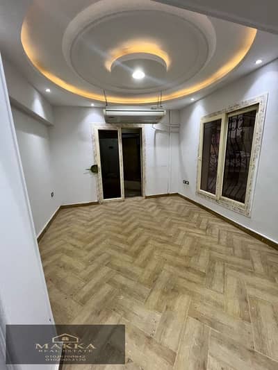 Administrative office for sale (ground floor) featuring a room, reception area, bathroom, and kitchen. Ultra-super-lux finish; located next to the mai