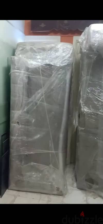 ٢ كنبة بحالة ممتازة
