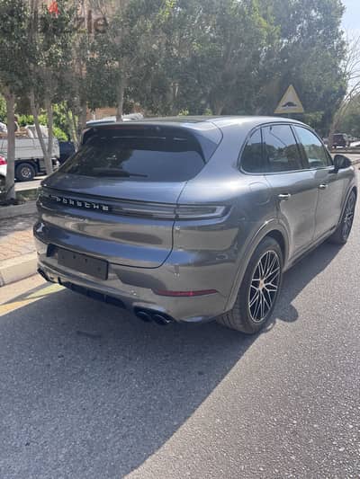Porsche Cayenne S (SUV)